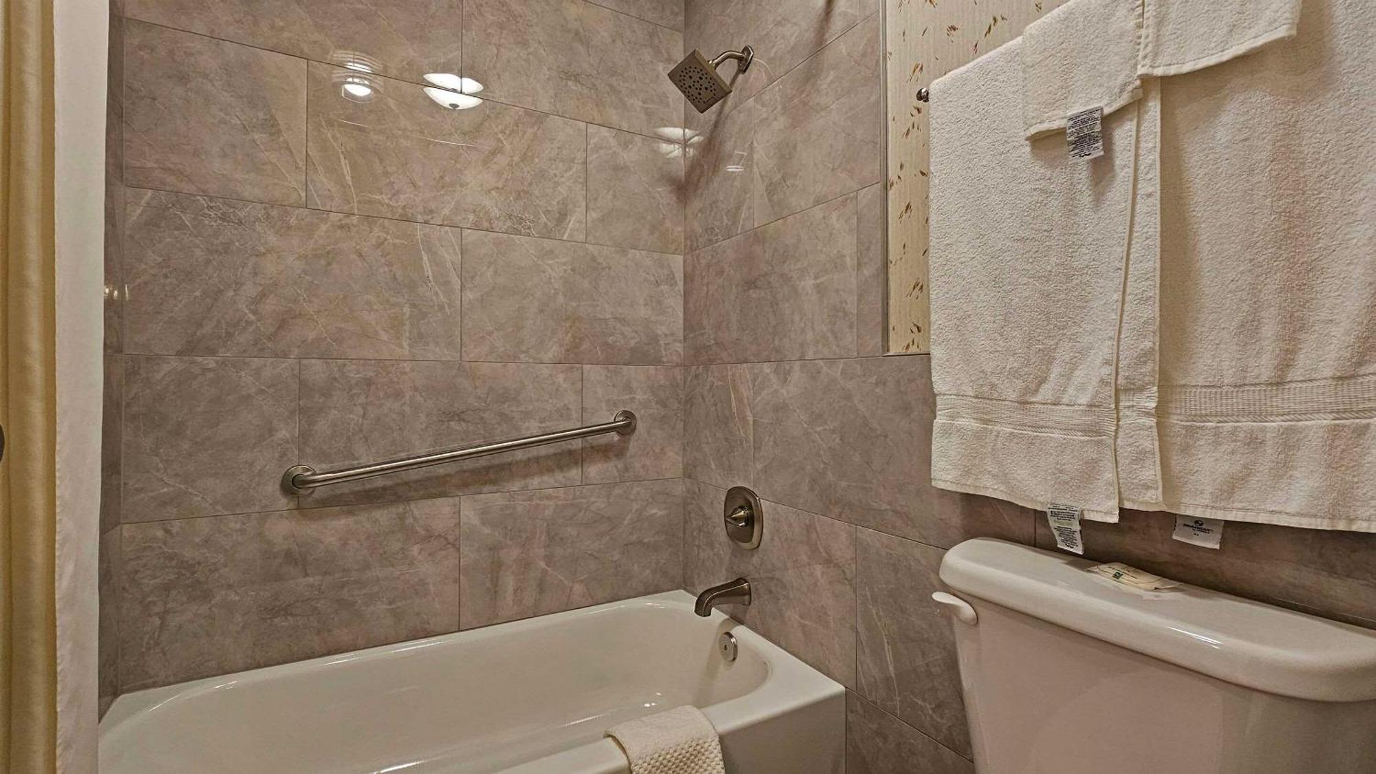 Quality Inn Ennis Kültér fotó